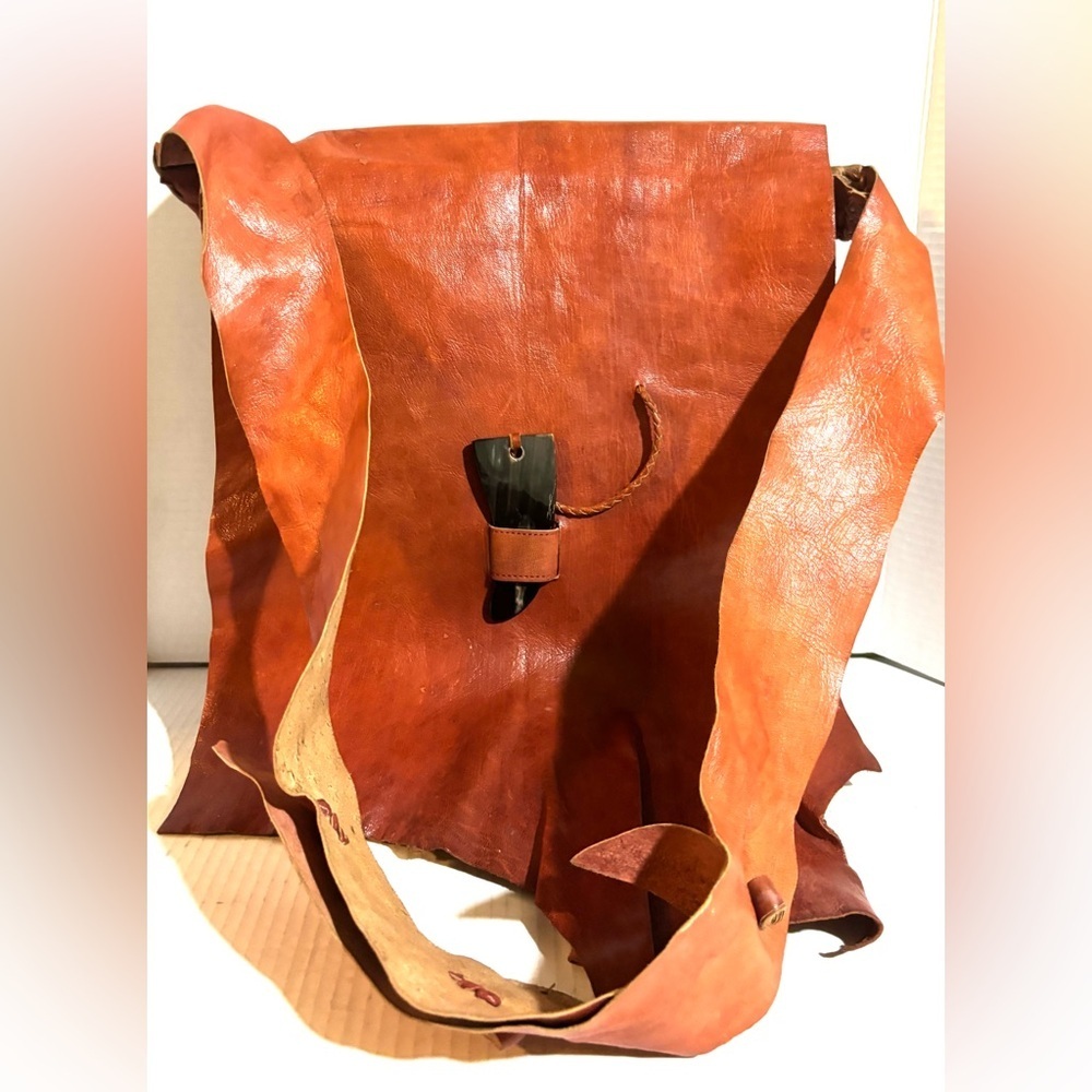Handmade unisex Rust Leather Crossbody Bag - Picture 2 of 9